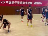 乐鱼体育 官方平台-包含“浙BA”揭幕战，诸暨队VS柯桥队巴塞罗那大爷也来现场看比赛：“诸暨珍行，柯桥布行”#浙BA#我打我的浙BA（潮新闻记者杜雪梅）的词条