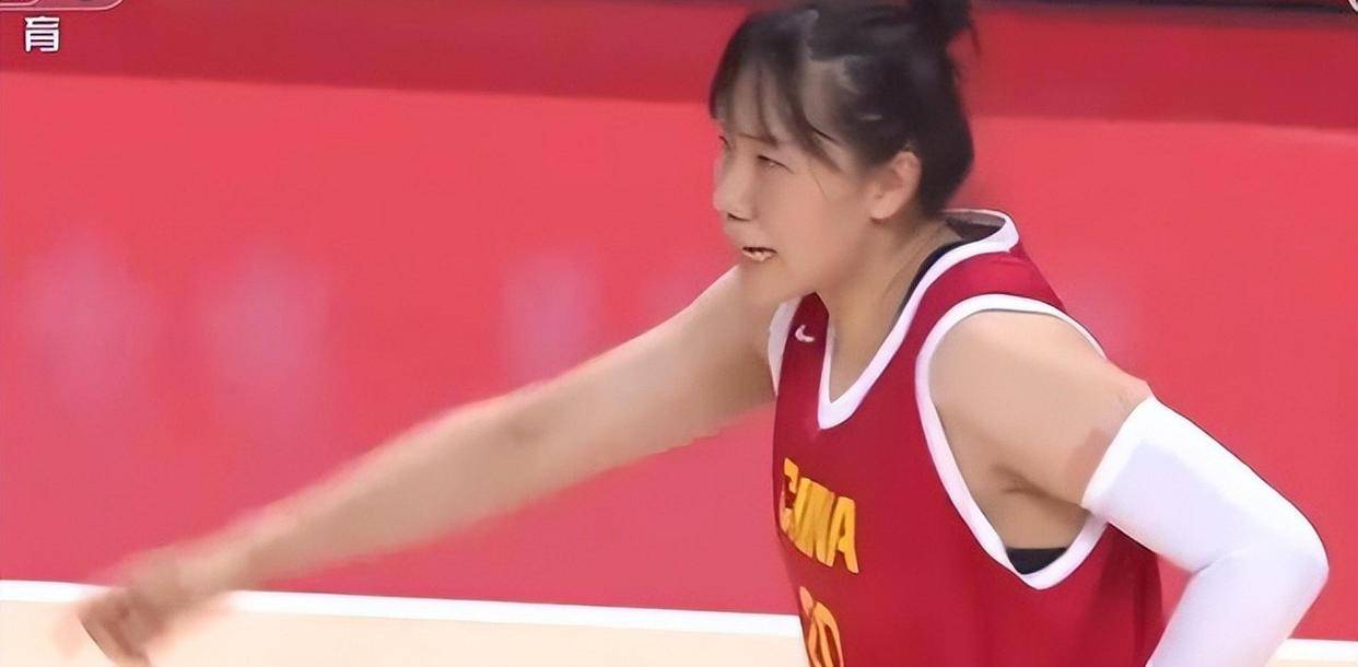 包含女篮篮板大幅领先很正常，罚球25中12有点说不的词条