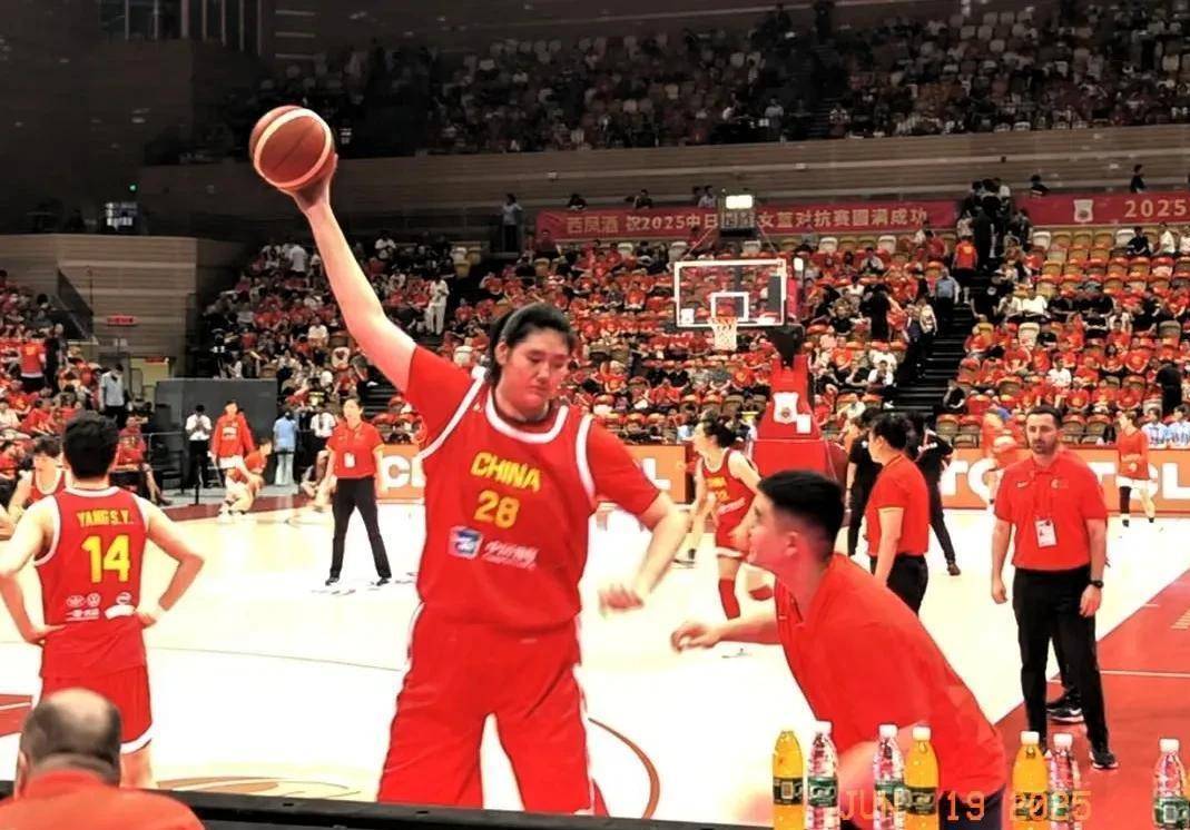 包含女篮篮板大幅领先很正常，罚球25中12有点说不的词条