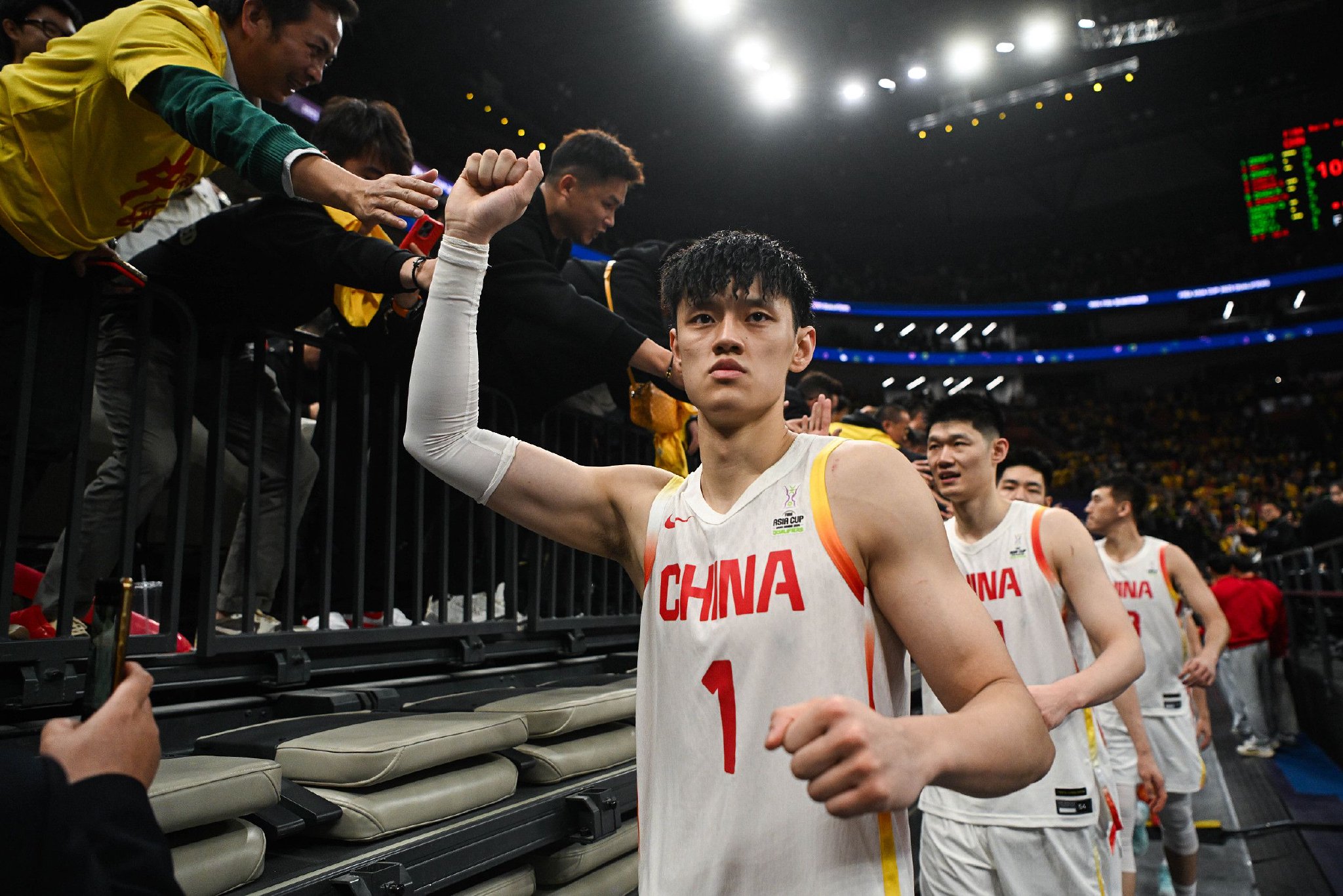 包含亚预赛-中国男篮101-53大胜关岛曾凡博14+8的词条