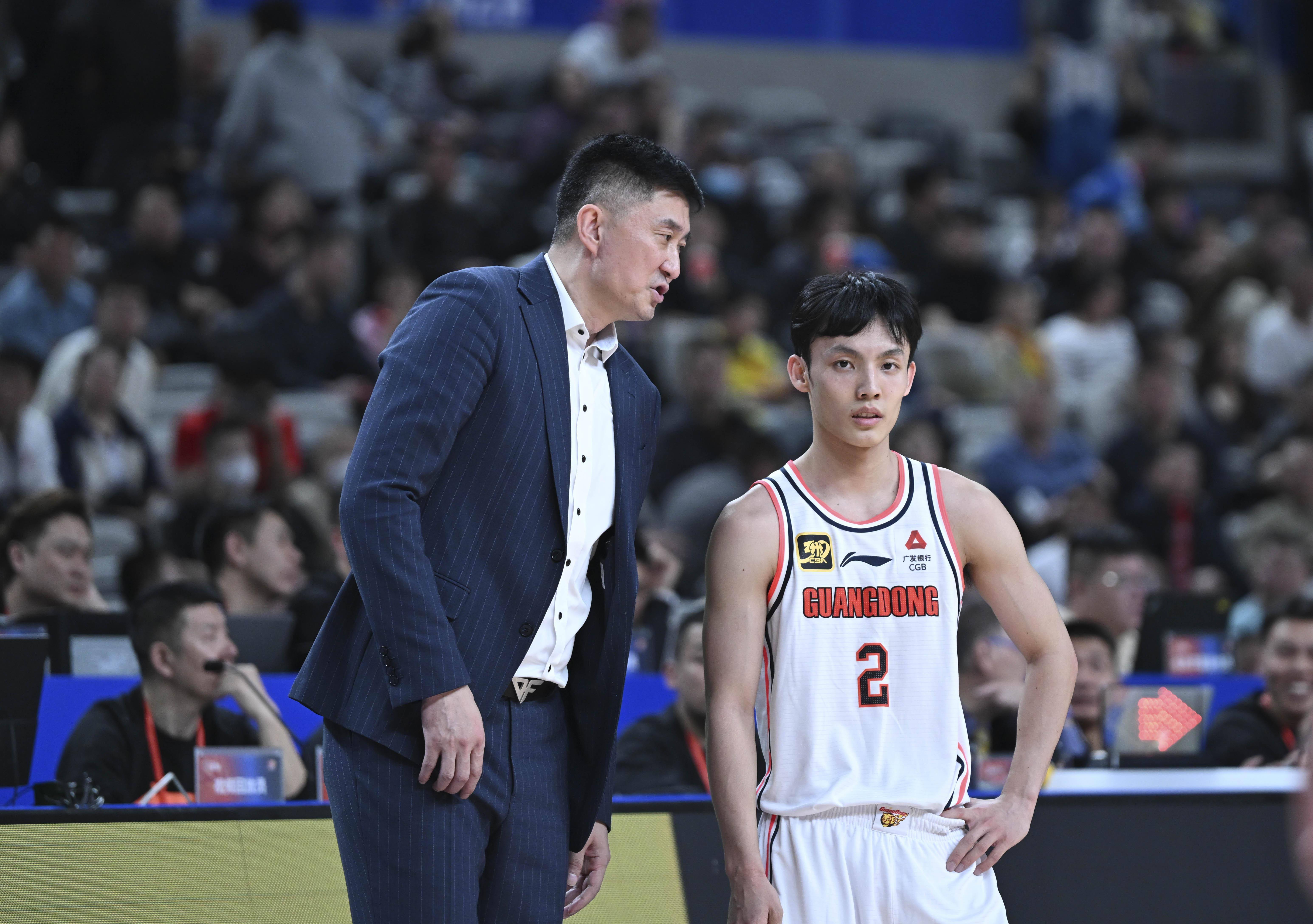 两点原因！36岁CBA老将退役，帮广东队拿5冠，新教练对后